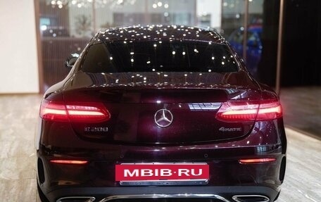 Mercedes-Benz E-Класс, 2019 год, 3 990 000 рублей, 4 фотография