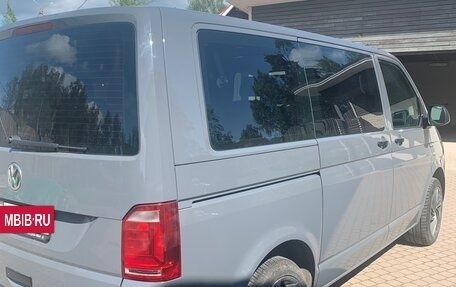 Volkswagen Caravelle T6 рестайлинг, 2018 год, 2 650 000 рублей, 2 фотография
