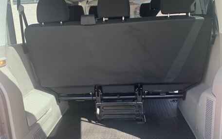 Volkswagen Caravelle T6 рестайлинг, 2018 год, 2 650 000 рублей, 4 фотография