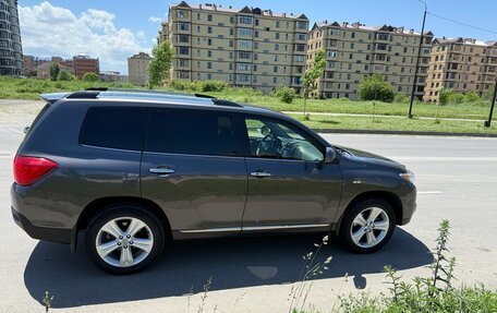 Toyota Highlander III, 2012 год, 1 820 000 рублей, 8 фотография