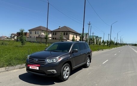 Toyota Highlander III, 2012 год, 1 820 000 рублей, 3 фотография