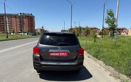 Toyota Highlander III, 2012 год, 1 820 000 рублей, 4 фотография