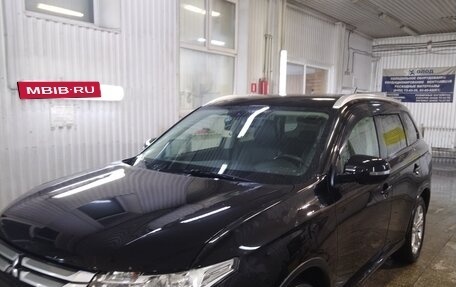 Mitsubishi Outlander III рестайлинг 3, 2014 год, 1 580 000 рублей, 4 фотография