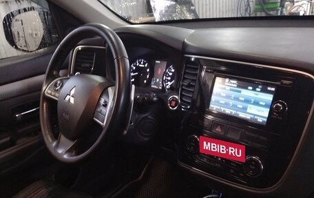 Mitsubishi Outlander III рестайлинг 3, 2014 год, 1 580 000 рублей, 2 фотография