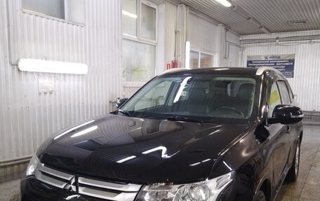 Mitsubishi Outlander III рестайлинг 3, 2014 год, 1 580 000 рублей, 5 фотография