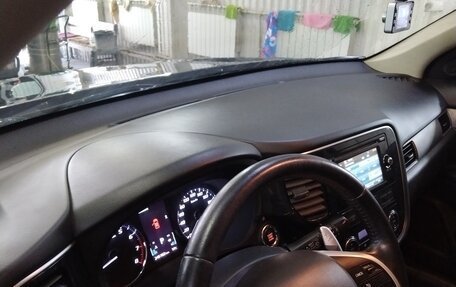 Mitsubishi Outlander III рестайлинг 3, 2014 год, 1 580 000 рублей, 6 фотография