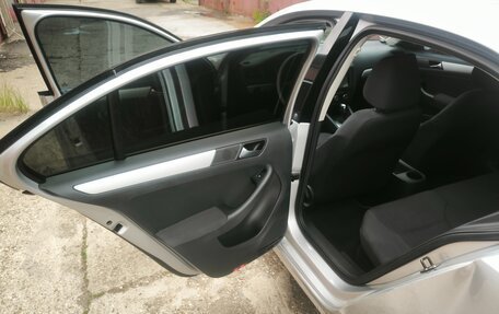 Volkswagen Jetta VI, 2011 год, 450 000 рублей, 11 фотография