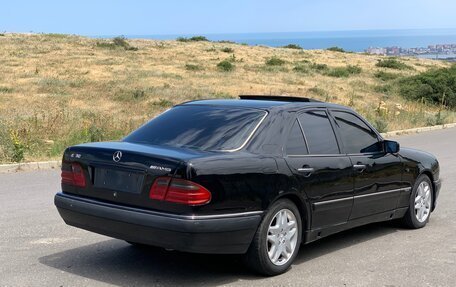 Mercedes-Benz E-Класс, 1996 год, 385 000 рублей, 5 фотография