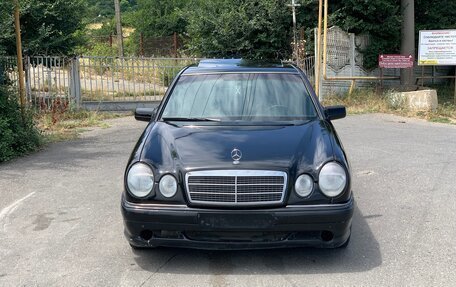 Mercedes-Benz E-Класс, 1996 год, 385 000 рублей, 2 фотография