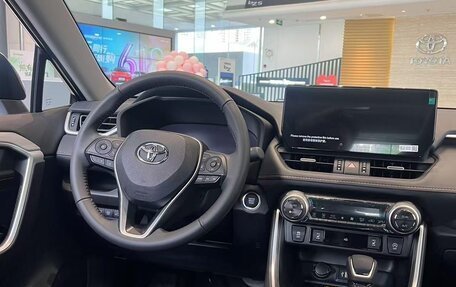 Toyota RAV4, 2024 год, 2 228 700 рублей, 7 фотография