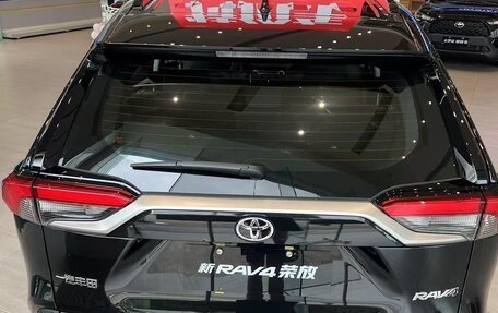 Toyota RAV4, 2024 год, 2 228 700 рублей, 3 фотография