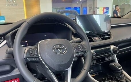 Toyota RAV4, 2024 год, 2 228 700 рублей, 6 фотография