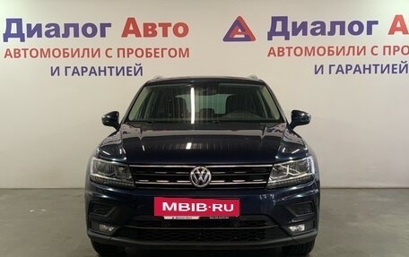 Volkswagen Tiguan II, 2017 год, 2 422 000 рублей, 2 фотография