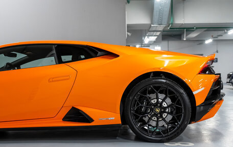 Lamborghini Huracán, 2020 год, 26 000 000 рублей, 16 фотография