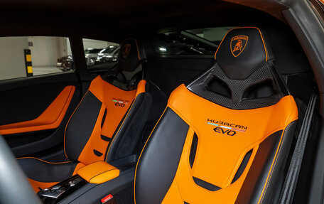 Lamborghini Huracán, 2020 год, 26 000 000 рублей, 24 фотография