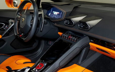 Lamborghini Huracán, 2020 год, 26 000 000 рублей, 26 фотография