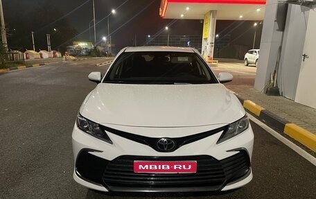 Toyota Camry, 2021 год, 2 600 000 рублей, 1 фотография