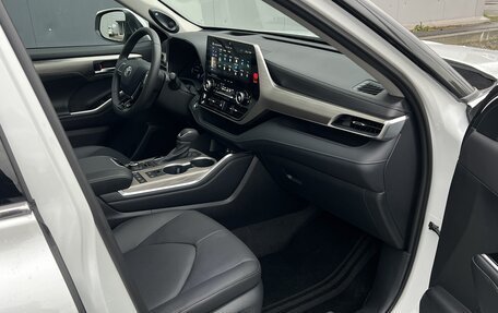Toyota Highlander, 2025 год, 5 390 000 рублей, 30 фотография