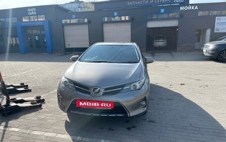 Toyota Auris II, 2013 год, 1 200 000 рублей, 3 фотография