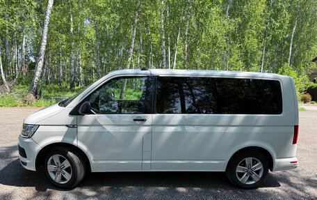 Volkswagen Multivan T6 рестайлинг, 2017 год, 3 900 000 рублей, 2 фотография