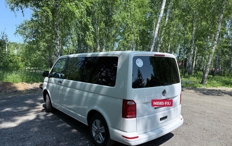 Volkswagen Multivan T6 рестайлинг, 2017 год, 3 900 000 рублей, 3 фотография