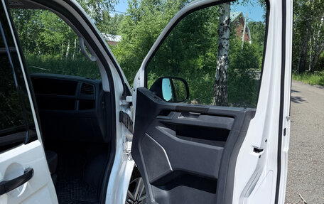 Volkswagen Multivan T6 рестайлинг, 2017 год, 3 900 000 рублей, 9 фотография