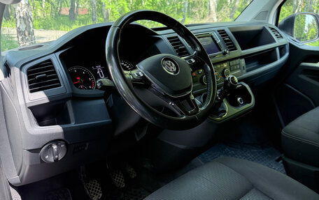 Volkswagen Multivan T6 рестайлинг, 2017 год, 3 900 000 рублей, 13 фотография