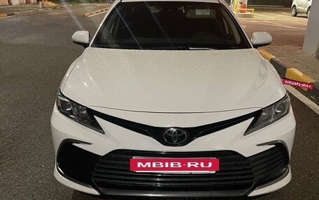 Toyota Camry, 2021 год, 2 600 000 рублей, 2 фотография