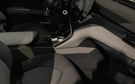 Toyota Camry, 2021 год, 2 600 000 рублей, 9 фотография