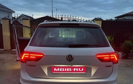 Volkswagen Tiguan II, 2018 год, 2 530 000 рублей, 5 фотография