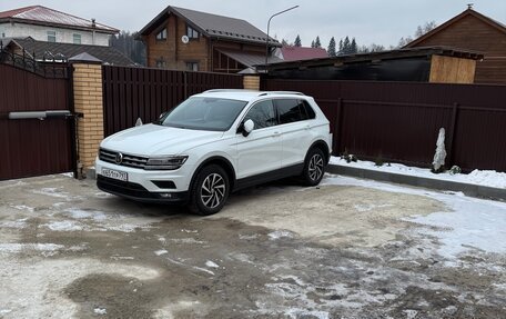 Volkswagen Tiguan II, 2018 год, 2 530 000 рублей, 14 фотография