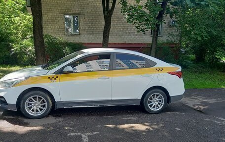 Hyundai Solaris II рестайлинг, 2018 год, 650 000 рублей, 3 фотография