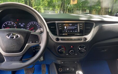 Hyundai Solaris II рестайлинг, 2018 год, 650 000 рублей, 2 фотография