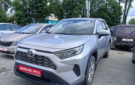 Toyota RAV4, 2020 год, 2 690 000 рублей, 2 фотография