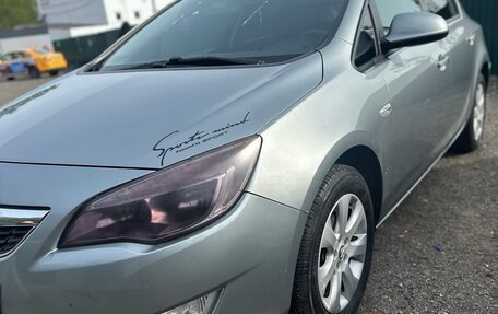 Opel Astra J, 2011 год, 780 000 рублей, 1 фотография