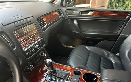 Volkswagen Touareg III, 2010 год, 2 000 000 рублей, 10 фотография