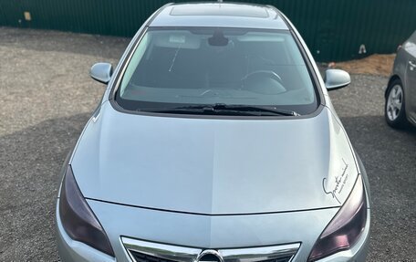 Opel Astra J, 2011 год, 780 000 рублей, 2 фотография