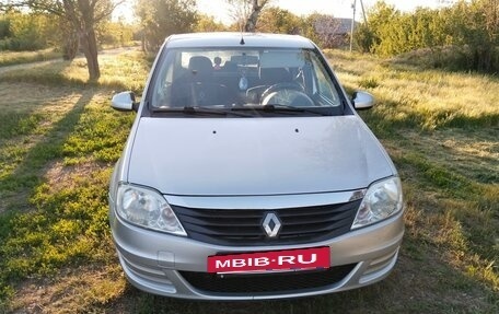 Renault Logan II, 2013 год, 700 000 рублей, 5 фотография