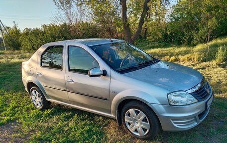 Renault Logan II, 2013 год, 700 000 рублей, 10 фотография