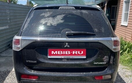 Mitsubishi Outlander III рестайлинг 3, 2014 год, 1 810 000 рублей, 4 фотография