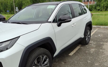 Toyota RAV4, 2024 год, 3 750 000 рублей, 2 фотография