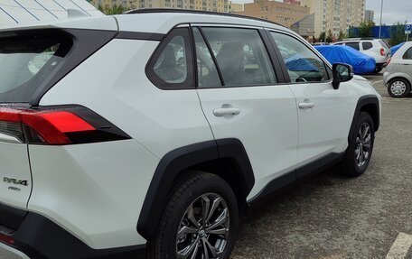 Toyota RAV4, 2024 год, 3 750 000 рублей, 5 фотография