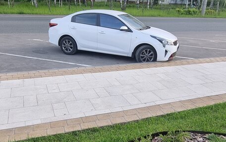 KIA Rio IV, 2022 год, 1 900 000 рублей, 2 фотография