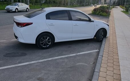 KIA Rio IV, 2022 год, 1 900 000 рублей, 3 фотография