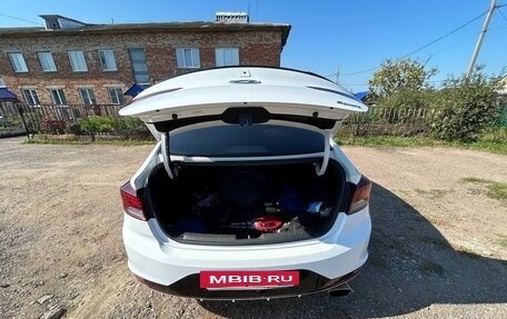 Hyundai Elantra VI рестайлинг, 2019 год, 1 860 000 рублей, 8 фотография