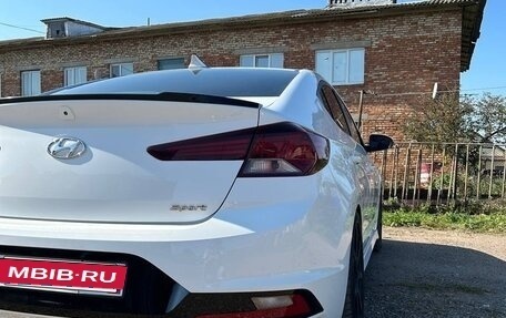 Hyundai Elantra VI рестайлинг, 2019 год, 1 860 000 рублей, 6 фотография