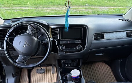 Mitsubishi Outlander III рестайлинг 3, 2018 год, 2 280 000 рублей, 6 фотография