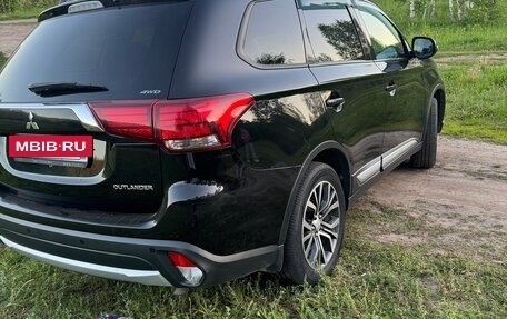 Mitsubishi Outlander III рестайлинг 3, 2018 год, 2 280 000 рублей, 3 фотография