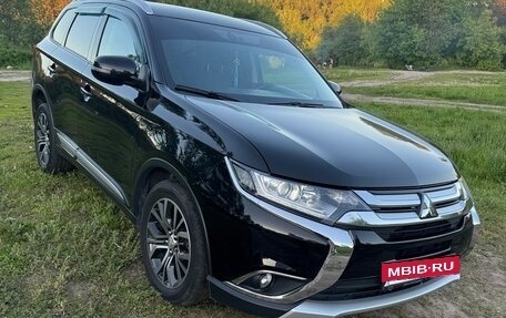 Mitsubishi Outlander III рестайлинг 3, 2018 год, 2 280 000 рублей, 2 фотография