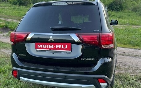 Mitsubishi Outlander III рестайлинг 3, 2018 год, 2 280 000 рублей, 5 фотография